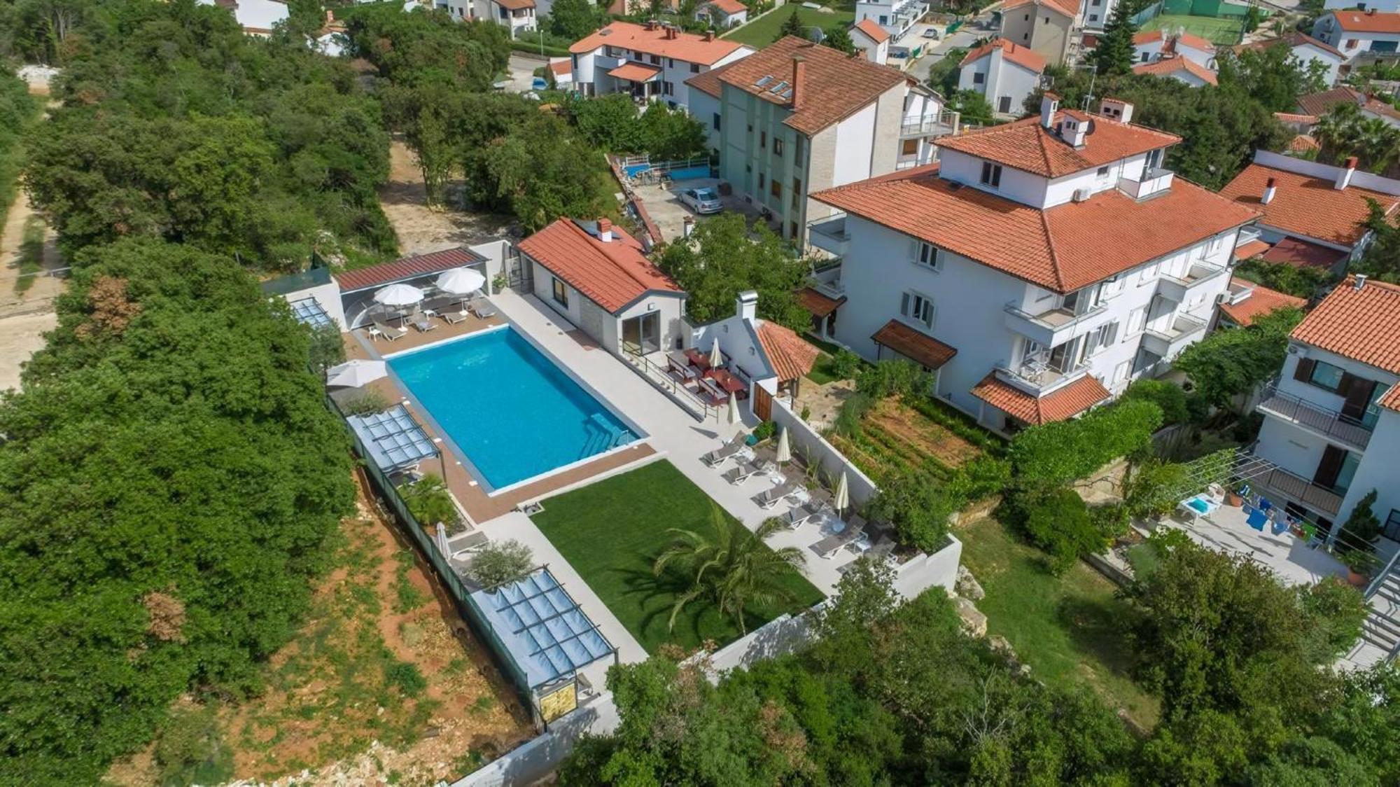 Apartment In Pjescana Uvala Mit Garten, Grill