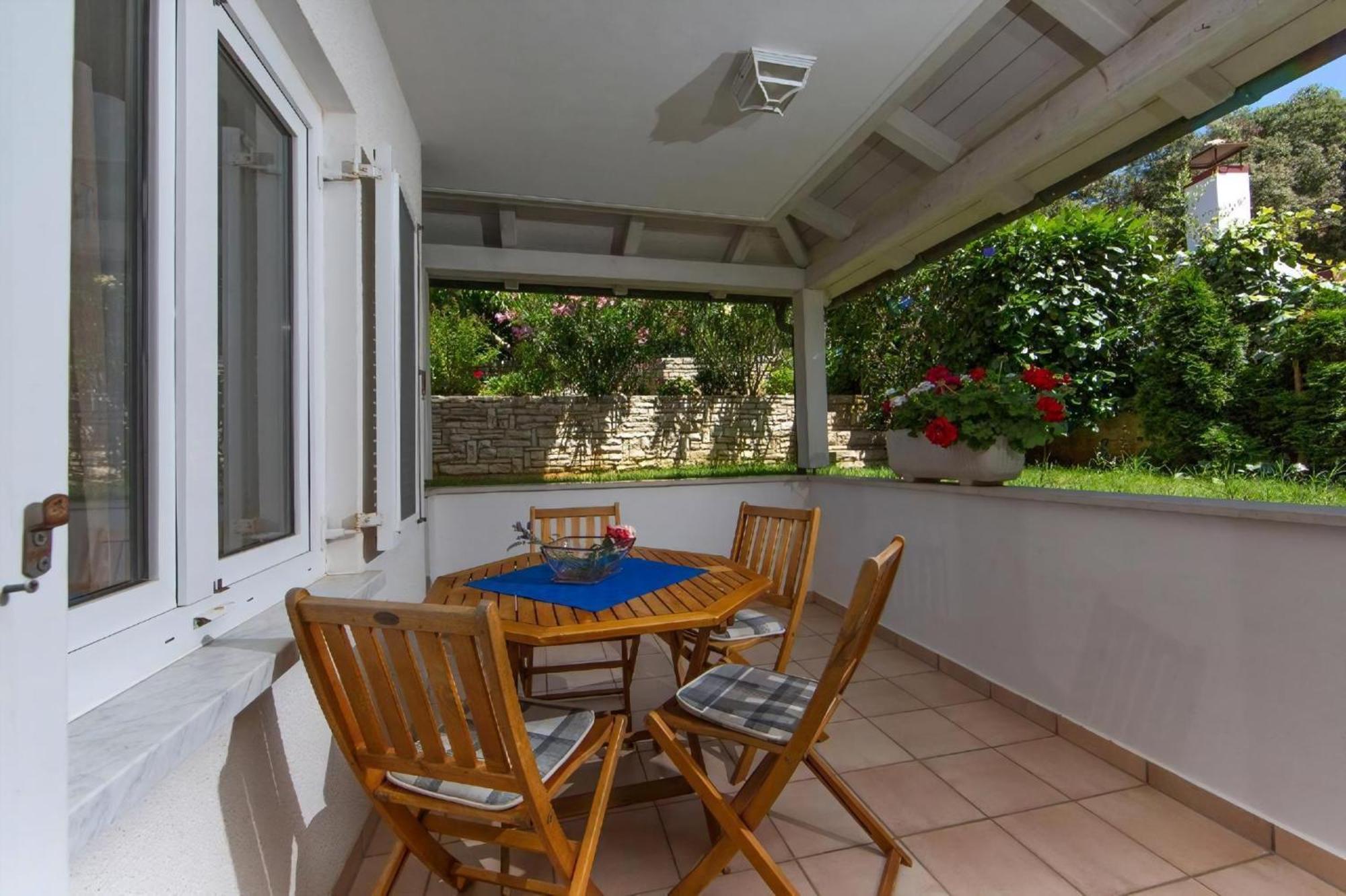 In Pjescana Uvala Mit Garten, Grill Apartment