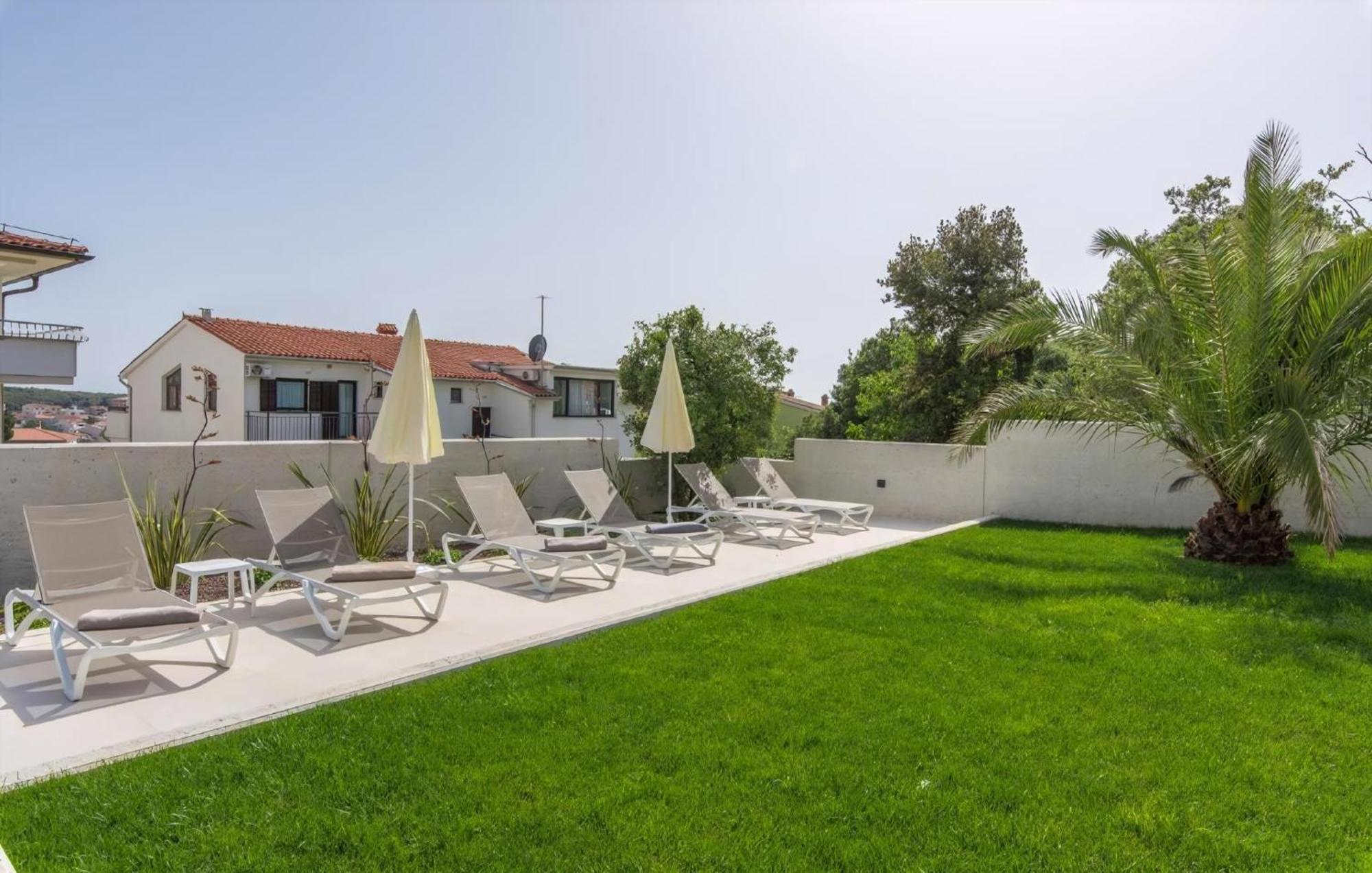 Apartment In Pjescana Uvala Mit Garten, Grill Pula